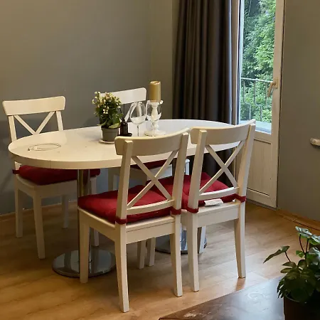 Nil Home's Istanboel